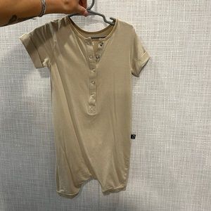 Size 3/4 Rags neutral tan color